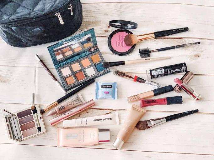 What cosmetics cannot be missing in your makeup bag? 