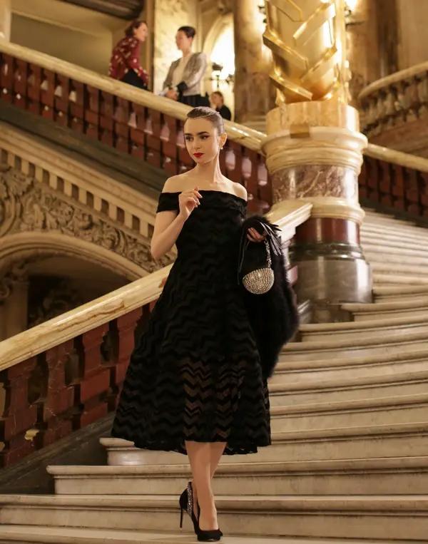 Vintage, salseos fashionistas y ventas: lo que 'Emily in Paris' aporta a la moda 