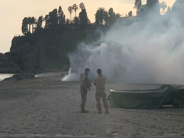 They deactivate an explosive artifact of the American army on the beach of Burriana de Nerja