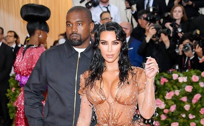 Criticized in Japan, Kim Kardashian desists from calling "Kimono" to his new brand