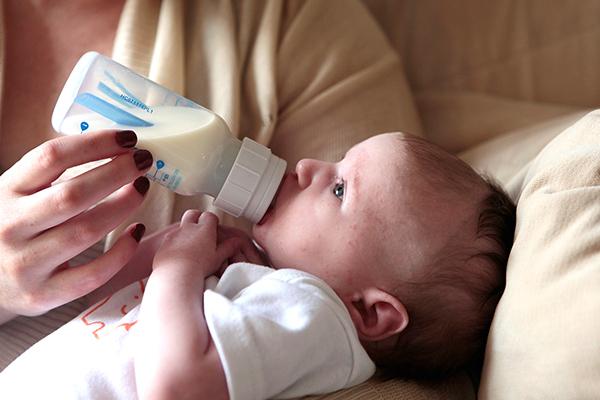 Consejos de Philips Avent para la correcta esterilización de los biberones del bebé