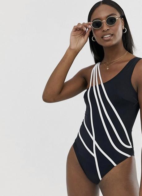 15 bañadores y bikinis de mujer y de color negro que favorecen, estilizan y son low-cost 