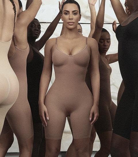 Pourquoi la nouvelle marque de shapewear de Kim Kardashian fait déjà scandale ? 