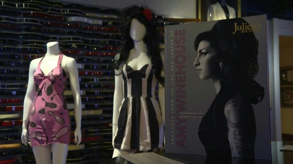 Ropa y objetos de Amy Winehouse salen a subasta por 2 millones de dólares 