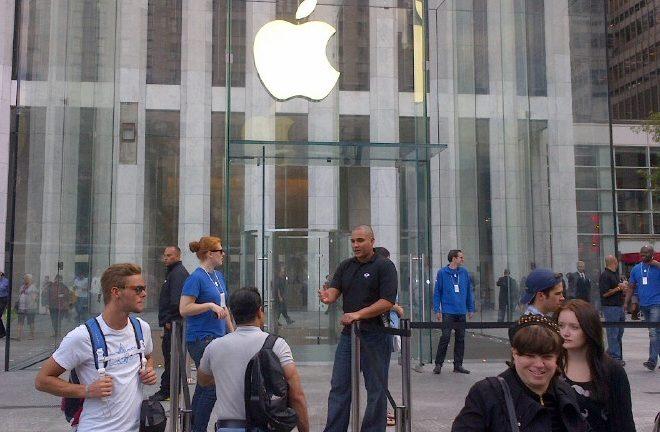 Así fue el lanzamiento del iPhone 5 en la tienda Apple de Nueva York 