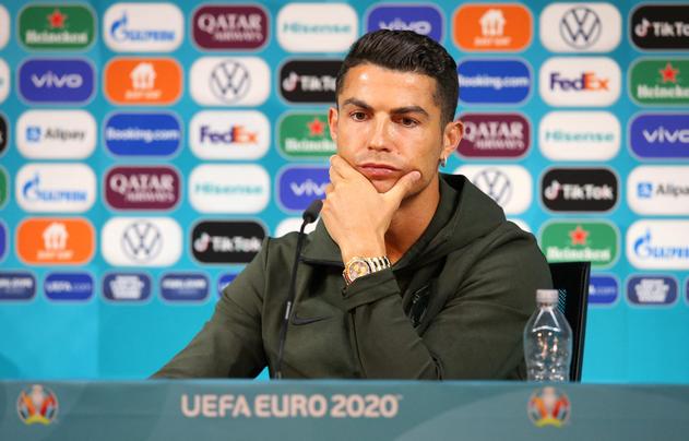 Cristiano Ronaldo rejects a Coca-Cola and the company loses almost 4,000 million dollars in value on the stock market