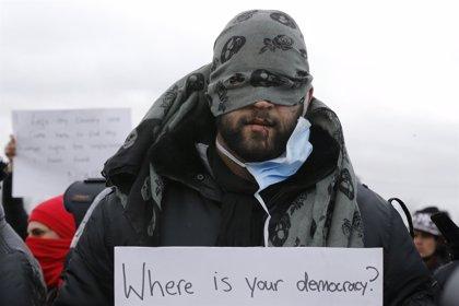 Huelga de hambre en Calais para denunciar el trato humillante a las personas exiliadas