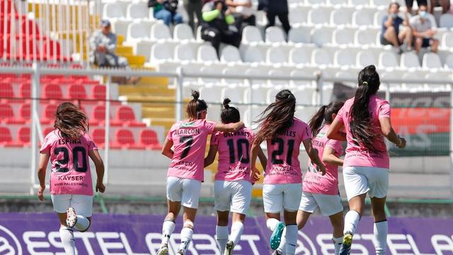 Abuso sexual en el fútbol femenino: denuncian a kinesiólogo que inventó cuadros clínicos para tocar a jugadoras