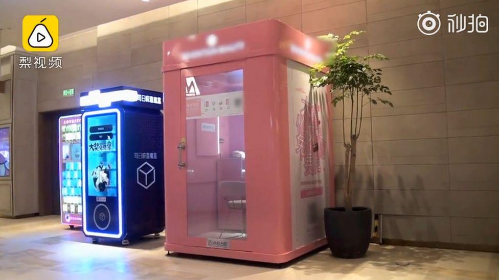 How do shared makeup rooms work in China? A curious business model