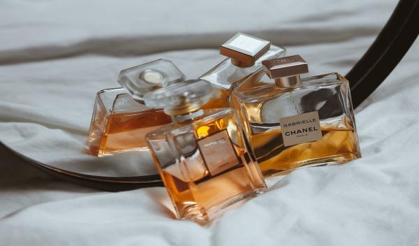 Aprende a diferenciar un perfume original de uno falso 