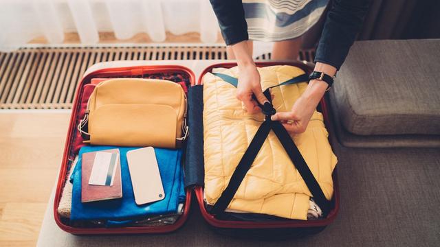 How to pack your carry-on suitcase and not having to pay for extra luggage 