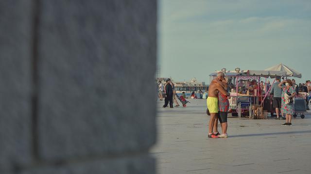 Tienen 70 y viajan de Adrogué a Mar del Plata todos fines de semana solo para bailar en La Rambla 