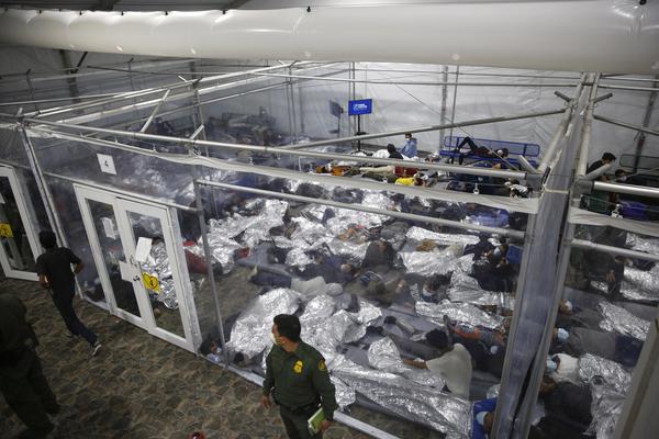 EEUU: Niños migrantes desesperados por salir de albergues 