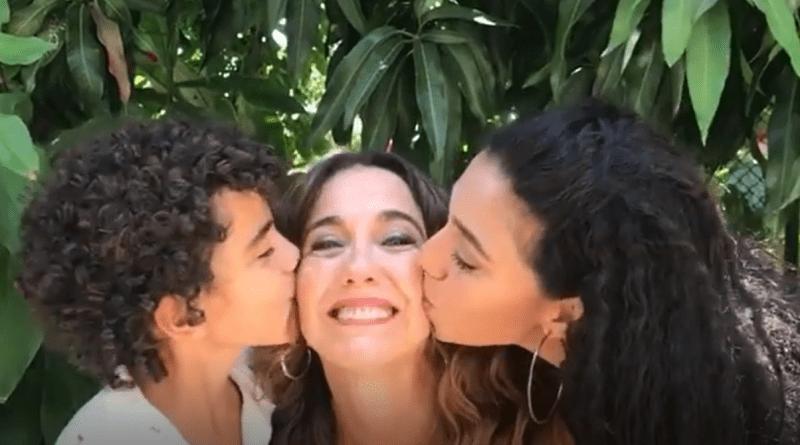 Tahimí Alvariño y sus hijos: entre besos, besos y más besos