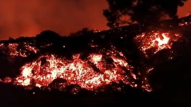 Volcán La Palma: Coladas de lava descienden en la isla de Canarias a poca velocidad, en directo 