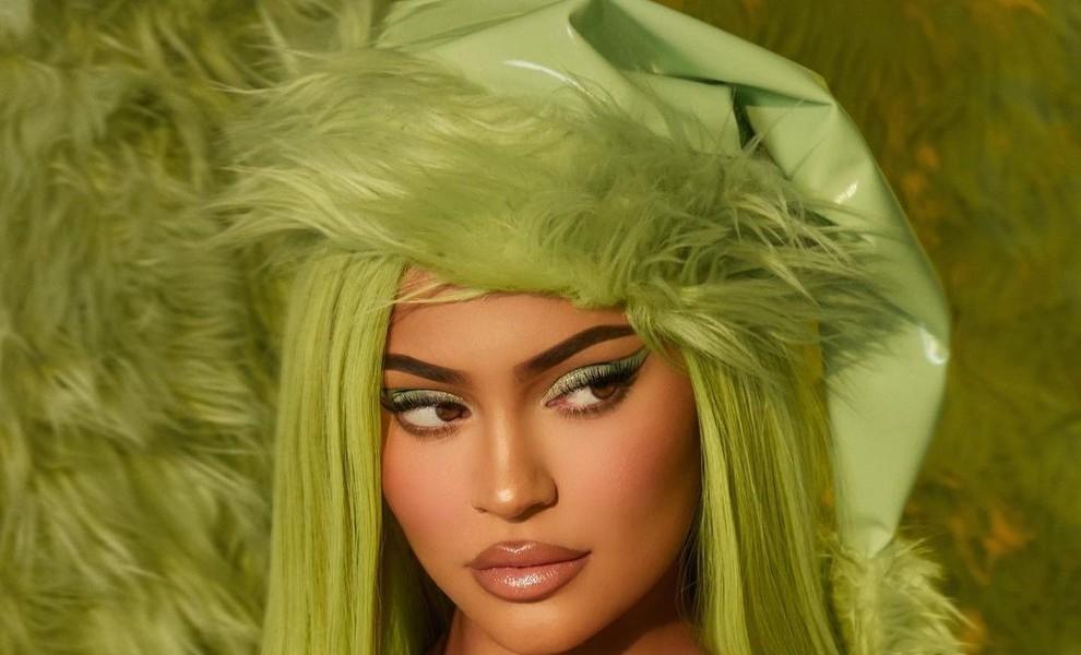 Kylie Jenner está pensando si lanzará colección de maquillaje navideña o no