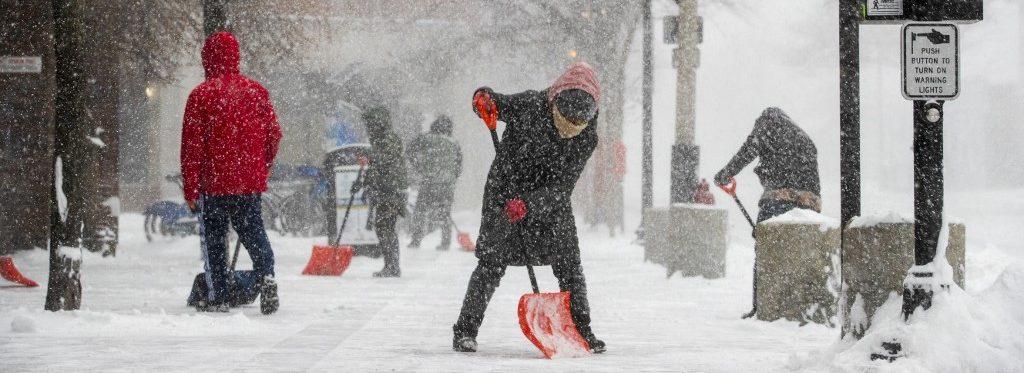 "Ciclón bomba" azota duro al este de EEUU con fuertes vientos y nevadas