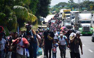 Caravanas migrantes siguen atravesando México a pesar de amenazas y crisis por Covid-19
