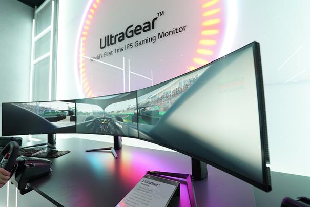 New Products From LG Display Show Why Universal Display Is a Great Investment