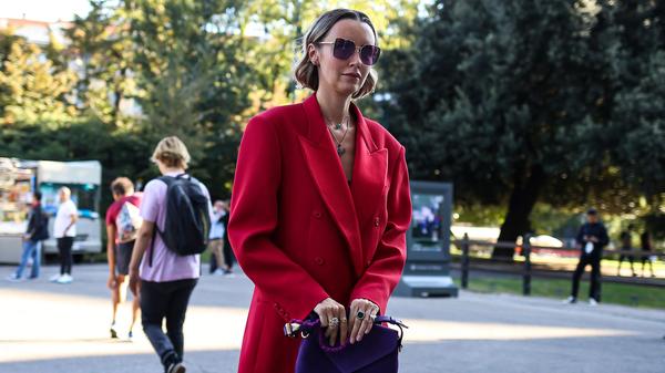 Purple and red: the most unexpected color combination (and sight) of the 'street style'