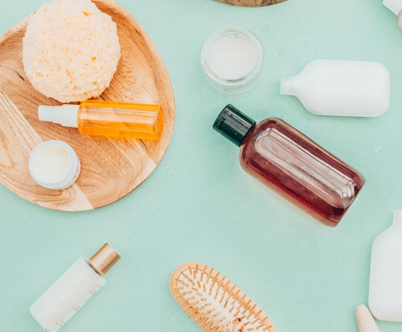 10 cosméticos de culto con envase rellenable para hacerse un neceser de belleza sostenible