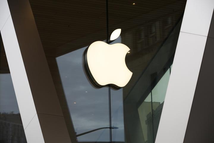 Surge de vente d'iPhone de vacances d'Apple malgré les pénuries d'approvisionnement 