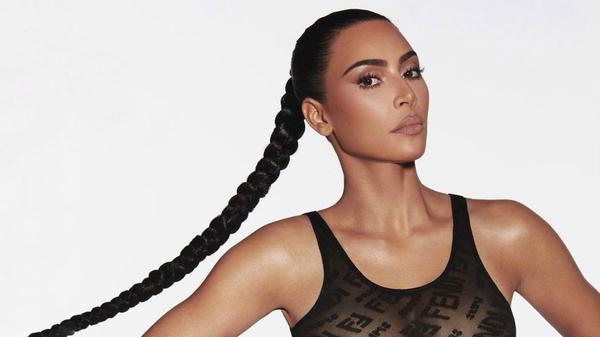 Tikitakas Kim Kardashian gana   millón en un minuto tras lanzamiento de la colaboración de Skims y Fendi 