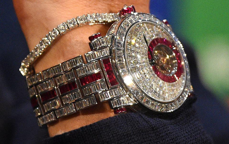 Actualidad Cristiano Ronaldo: brilla gracias a un reloj de diamantes de más de 1 millón de euros
