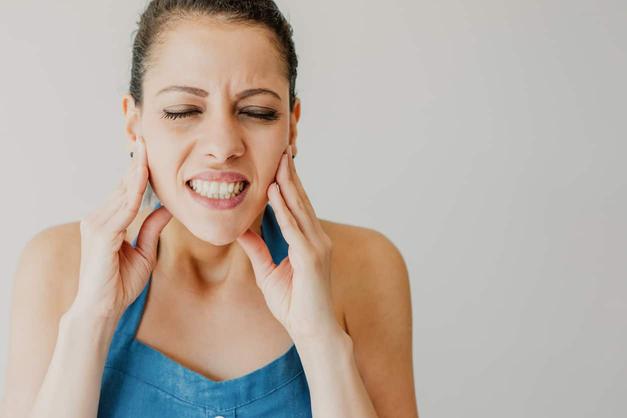 Douleur à la mâchoire : comment s'en débarrasser ? 