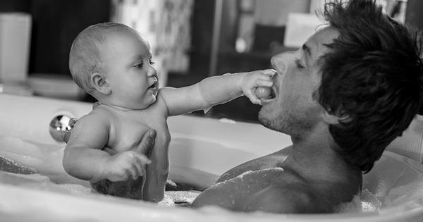 Jusqu'à quel âge peut-on prendre le bain avec son enfant ? 