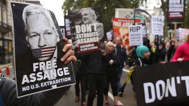 La justice britannique annule en appel le refus d'extrader Julian Assange vers les États-Unis 