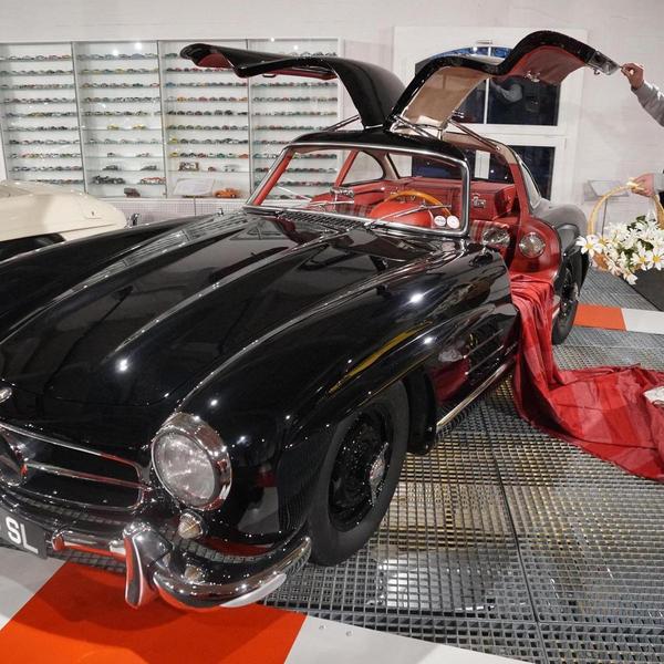 Autobau Erlebniswelt: in love with love with cars