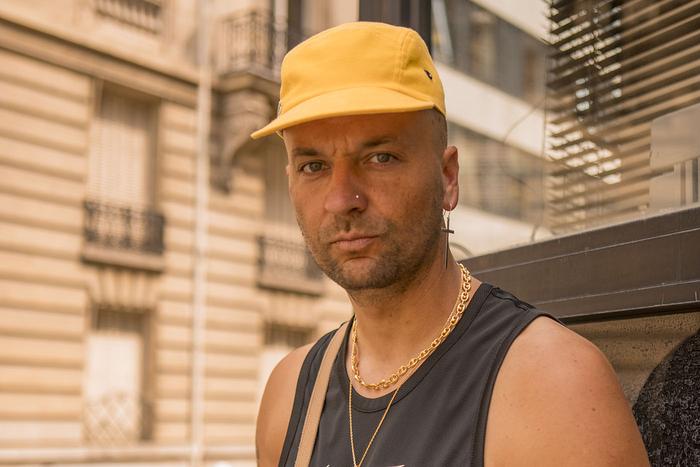 JULIEN BOUDET, PHOTOGRAPHE STREETSTYLE : « LE FAKE C’EST COOL TANT QUE LES MARQUES NE LE DISENT PAS » 