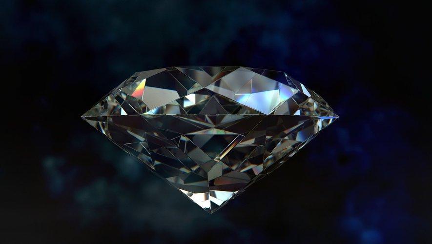 A septuagenarian falls on a diamond of a value greater than 2 million euros by cleaning up at her house