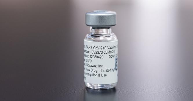 Novavax und Serum Institute of India erhalten Notfallzulassung für Covid-19-Impfstoff in Indien