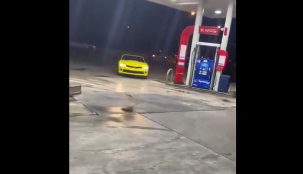 VIDEO – Drifting in a service station… This motorist is not afraid of anything