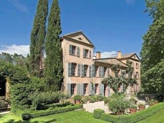 Amal and George Clooney are going to buy a house in Brignoles in the Var 