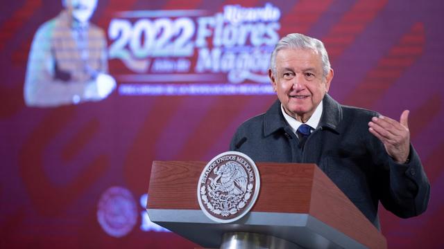 Government will facilitate procedures for sale of Banamex: AMLO;I could ask PJF for help
