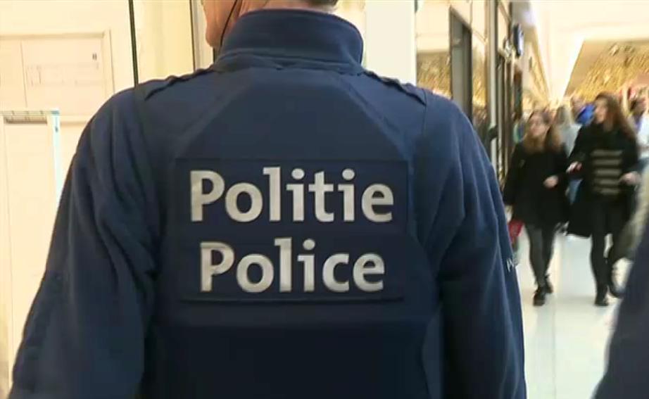 1,78 million d’euros saisis «dans des sacs de courses» à Molenbeek: record belge pour la zone de police Bruxelles-Ouest 