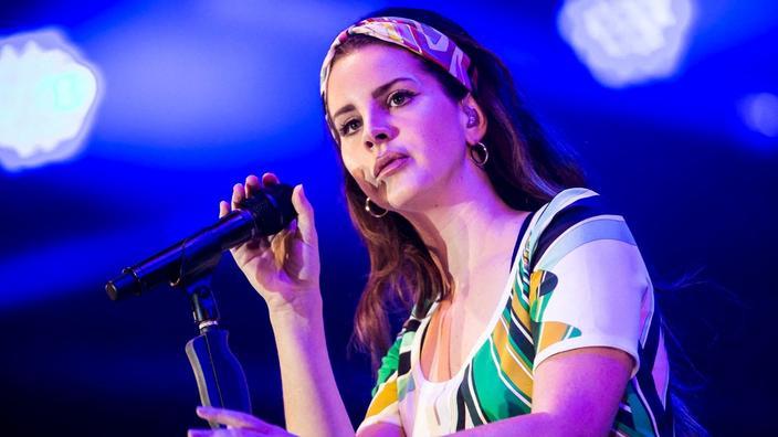 "I'm not an anti-feminist, but": Lana Del Rey tries to extinguish the controversy