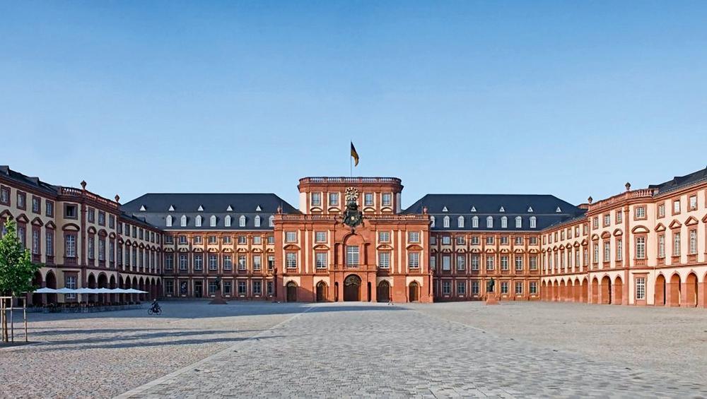 Mannheim - Mannheim Castle special tours in January 2022