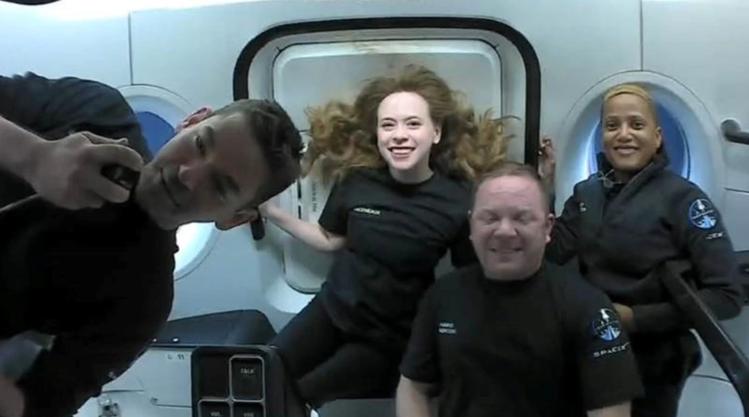 This was the return of the space tourists who traveled with Spacex