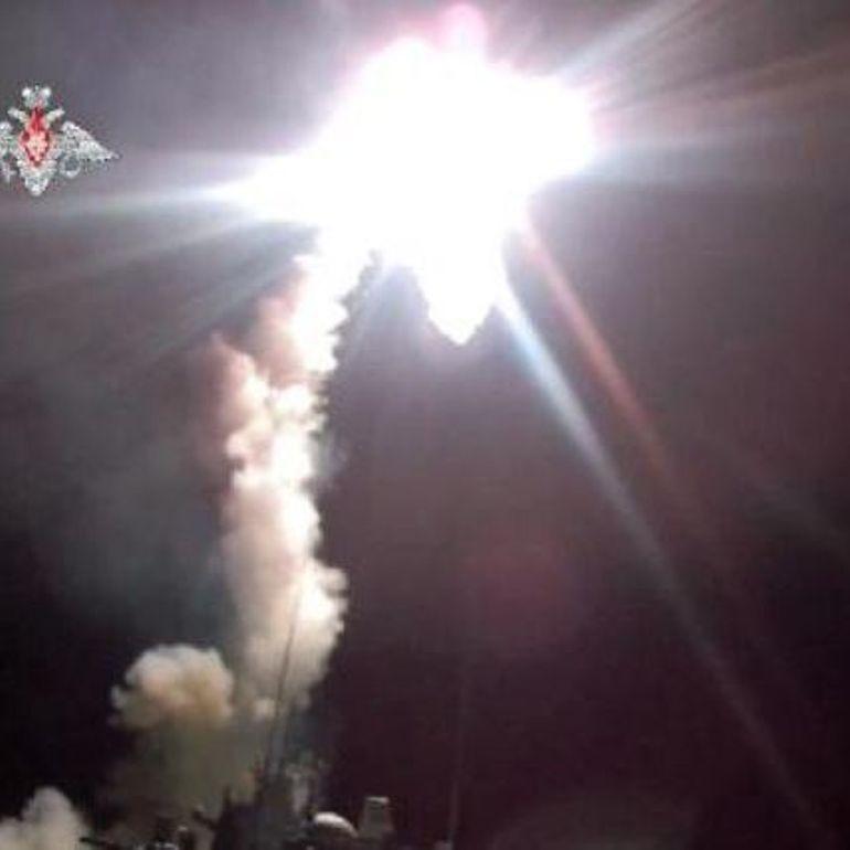 Poutine célèbre le tir d'une «salve» de missiles hypersoniques Zircon 