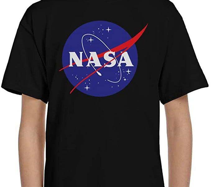 Pourquoi portent-ils tous des t-shirts NASA?