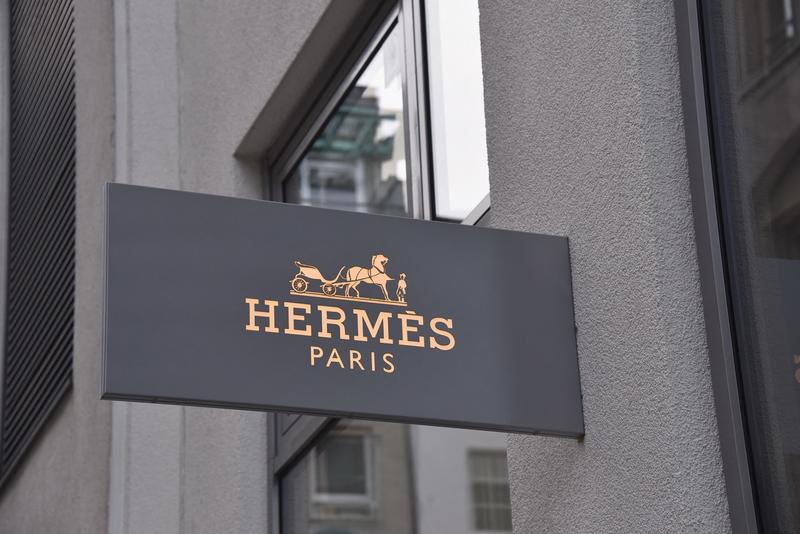 Luxe : les ventes d’Hermès explosent et dépassent celles d’avant la pandémie 