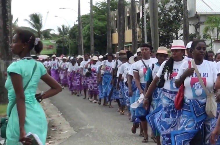 Participation obligatoire des femmes fonctionnaires au « carnaval »