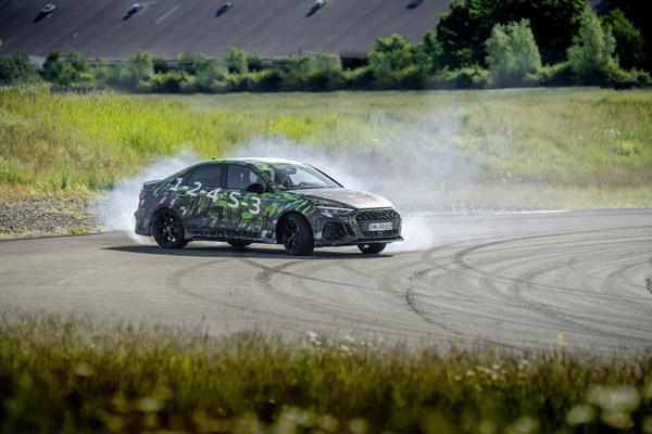 Techno: the Audi RS3, Mercedes-AMG A 45 S, VW Golf R… and their Drift function