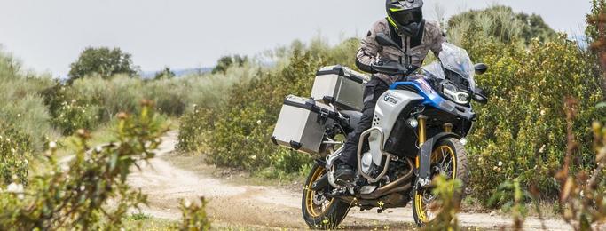 Probamos la BMW F 850 GS Adventure: una moto trail de larga distancia para el carnet A2 desde 13.200 euros 