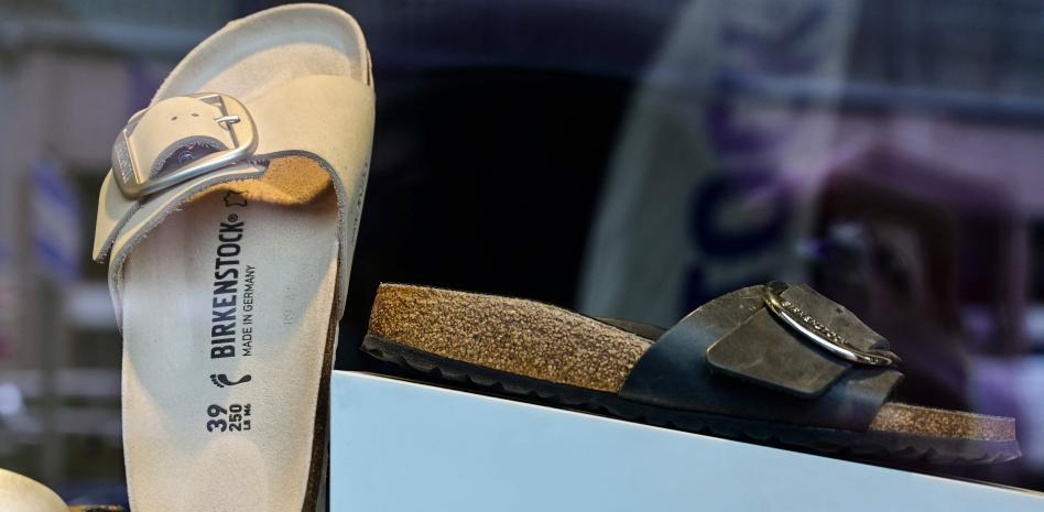 ¿Por qué el gigante Louis Vuitton ha comprado las sandalias Birkenstock?
