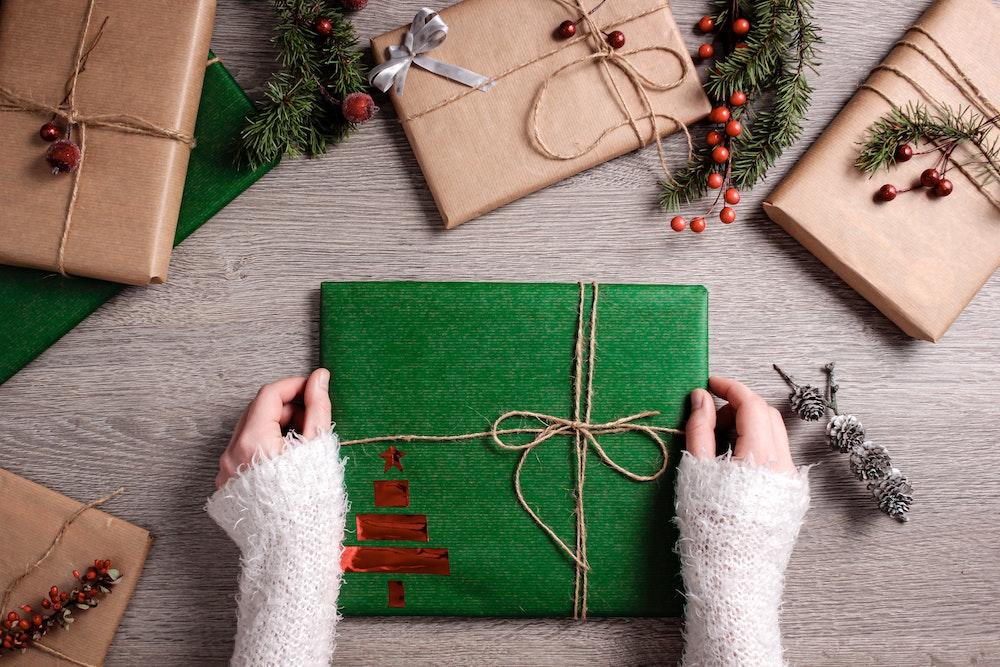 En route vers Noël : et si on optait pour des cadeaux de seconde main ?